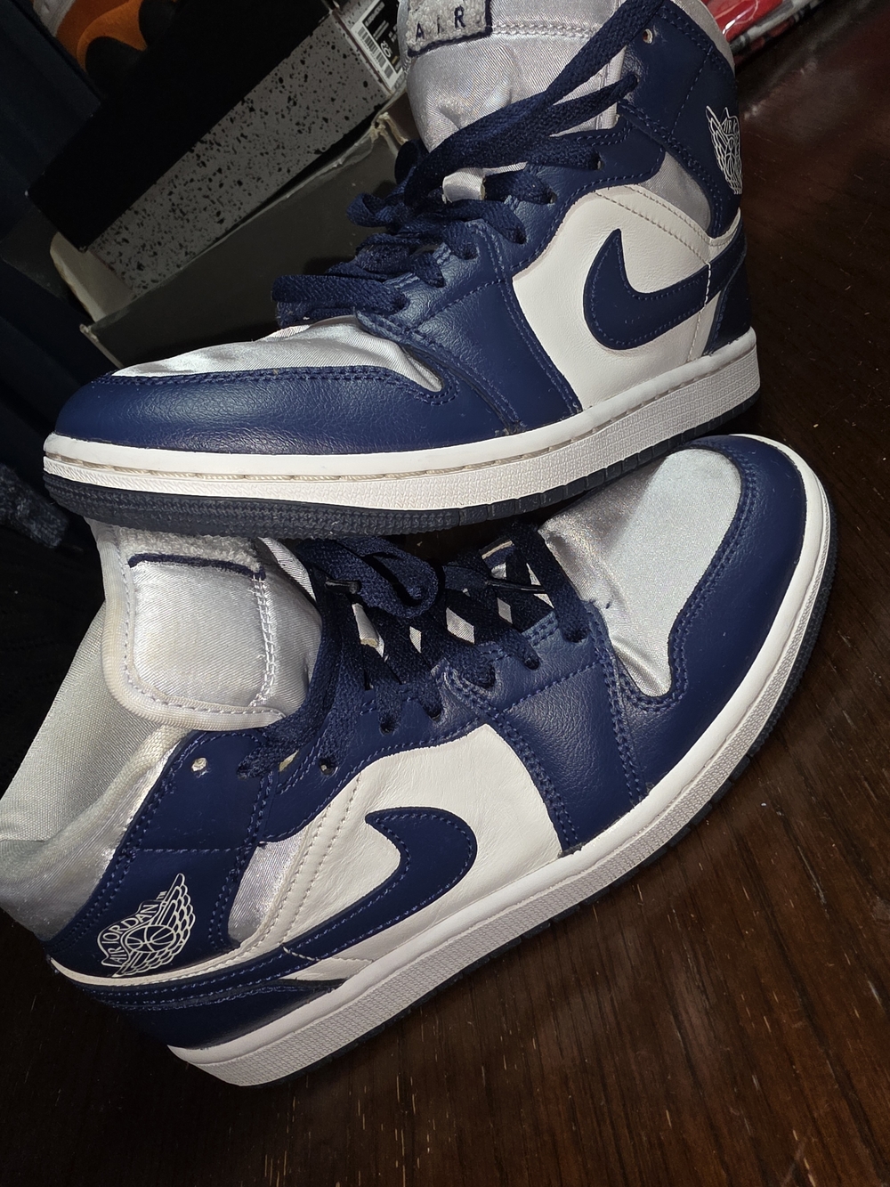 Womens Air Jordan 1 Mid SE "Midnight Navy Gold Charms"